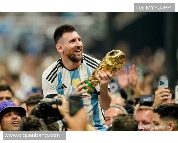 球星们最爱的足球品牌与型号大揭秘:从梅西到C罗的亲选装备 球星们最爱的足球品牌与型号大揭秘:从梅西到C罗的亲选装备